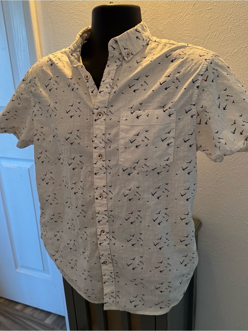 Cactus Man Men's Short-Sleeve Button-Up Shirt in White with Bird Print